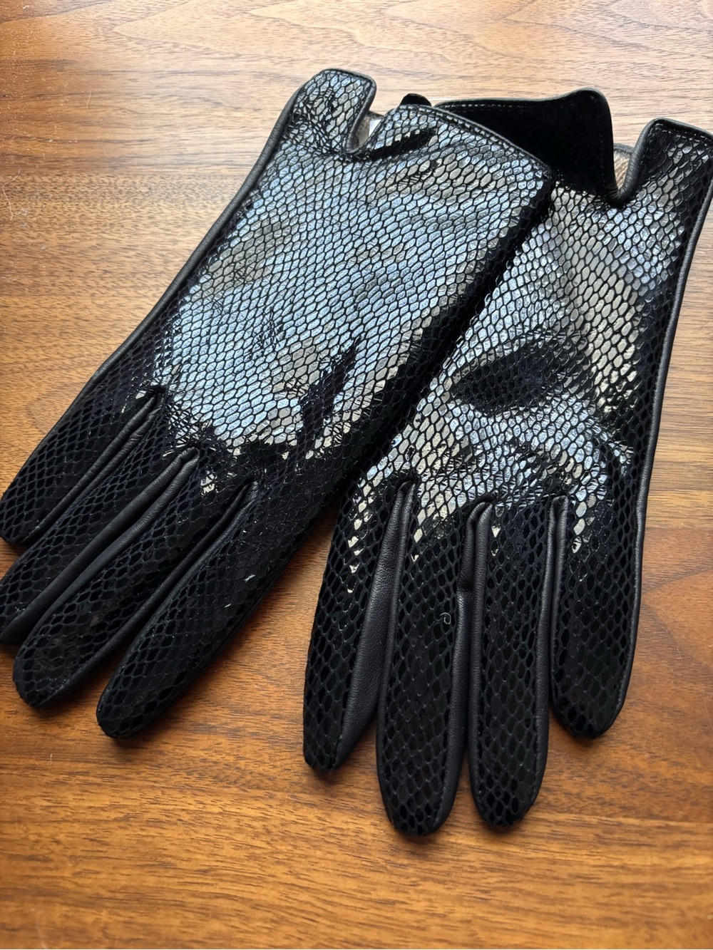 Black Women’s Textured J. Crew Gloves NWT